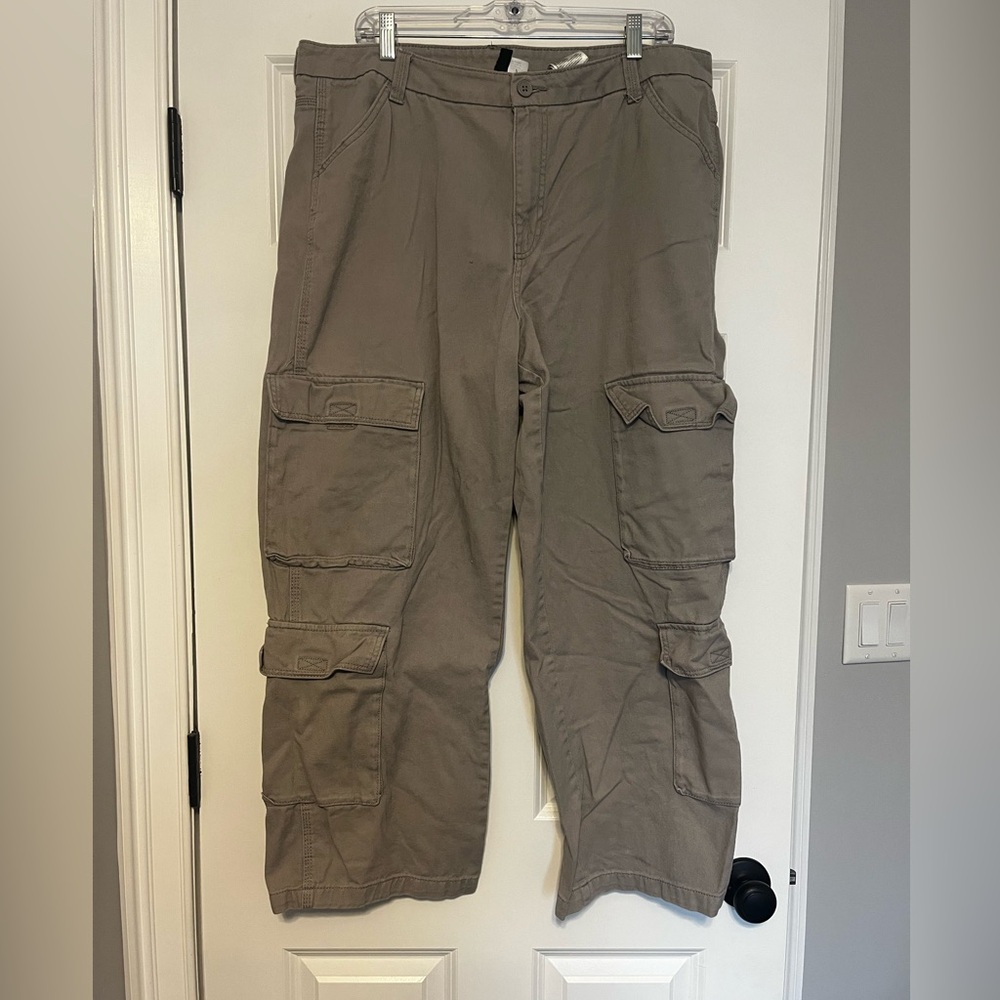 H&M Cargo Pants in light gray